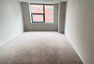 Main picture of 10 W Erie St