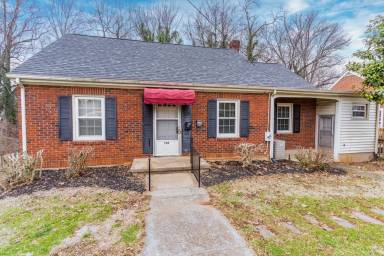 Main picture of 703 Riverside Dr