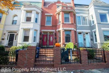 Main picture of 814 11th St NE
