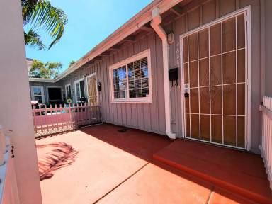 Main picture of 4882 1/2 Cape May Ave
