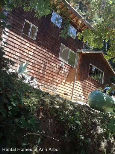 Main picture of 11600 Lake Blvd