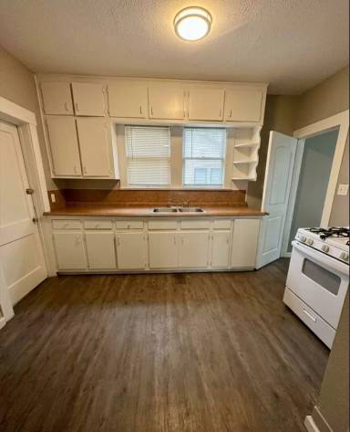 Main picture of 2550 Pierce St