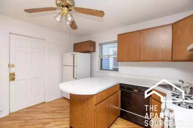 Main picture of 3037 N Southport Ave
