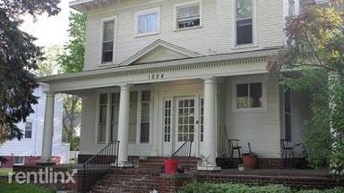 Main picture of 1024 Broadway N