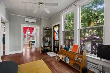 Main picture of 3404 1/2 Grooms St