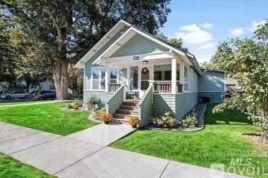 Main picture of 520 S 15th Ave