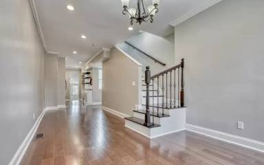 Main picture of 831 W Cross St
