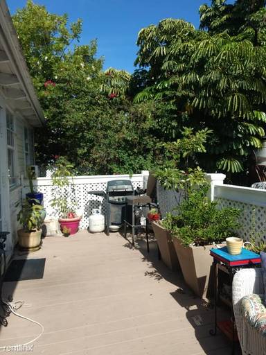 Main picture of 904 Duval St