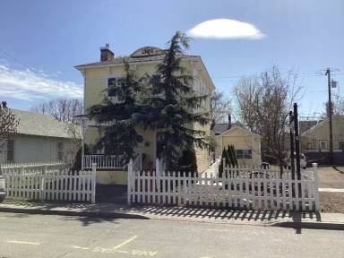 Main picture of 114 W Allyn St