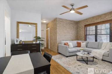 Main picture of 7025 N Sheridan Rd