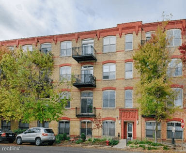 Main picture of 1740 N Maplewood Ave