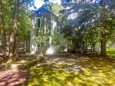 Main picture of 39 Caedman Dr
