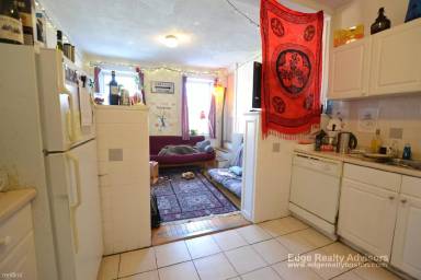 Main picture of 330 Saint Paul St