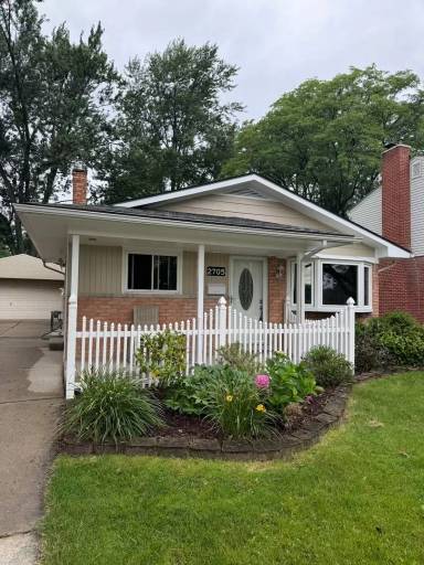 Main picture of 2705 Clawson Ave