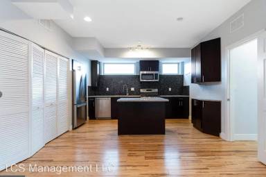 Main picture of 900 N 16th St