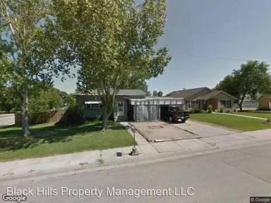Main picture of 2004 Oak Ave