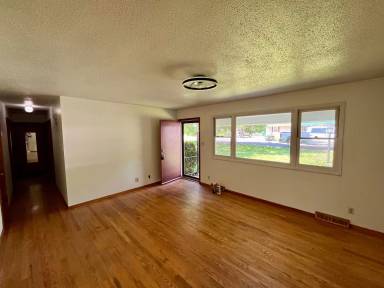 Main picture of 340 Hillcrest Dr