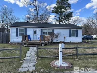 Main picture of 463 Poplar Ave