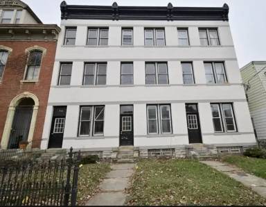 Main picture of 920 Washington Ave