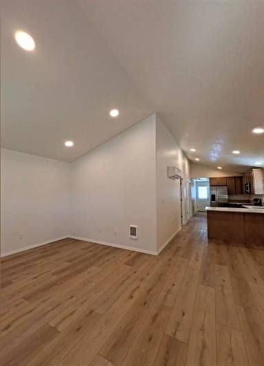 Main picture of 3707 S Quay St