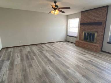 Main picture of 206 S Mission Rd