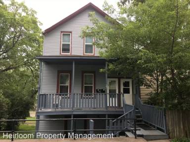 Main picture of 830 E 6th St
