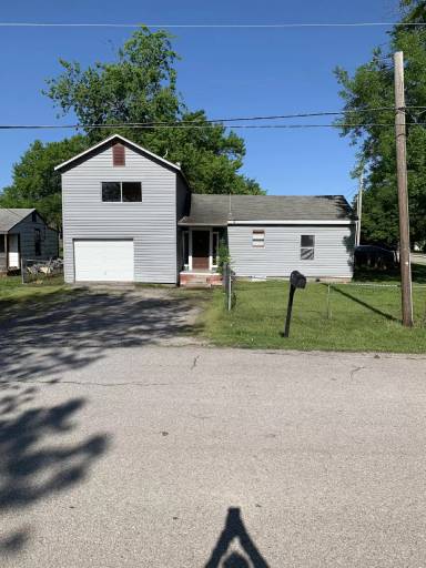 Main picture of 402 S Cedar St