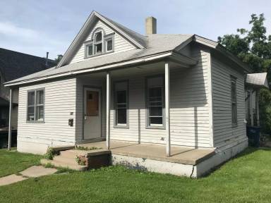 Main picture of 325 2nd St NW