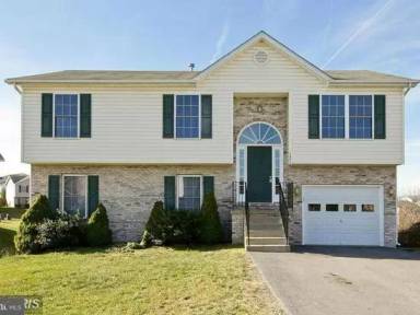 Main picture of 121 Nature Dr