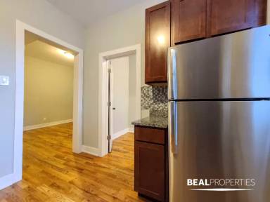 Main picture of 647 W Oakdale Ave