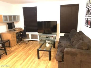 Main picture of 61 W 8th St