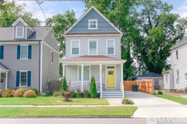 Main picture of 209 W 28th St