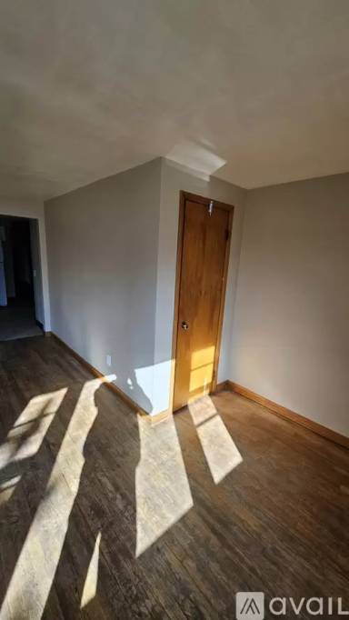 Main picture of 1629 Spring Ave NE