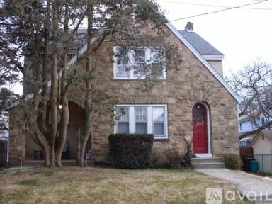 Main picture of 2100 N Franklin St