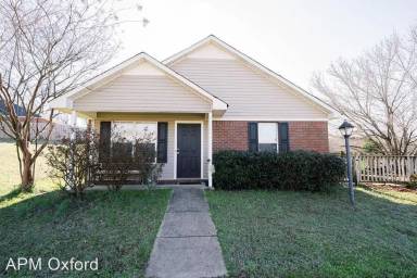 Main picture of 702 Battle Ln