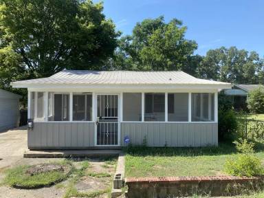 Main picture of 1308 W 47th St