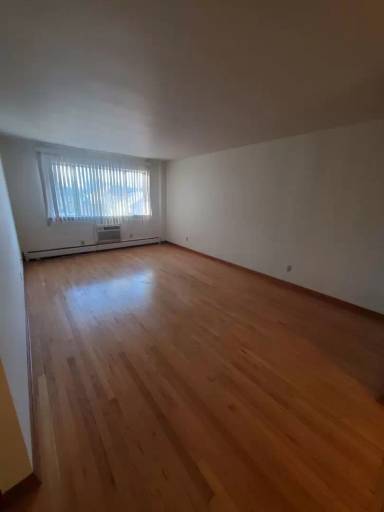 Main picture of 1920 Lathrop Ave