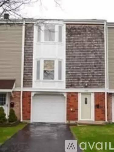 Main picture of 1931 Governors Ln
