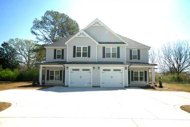 Main picture of 409 S Church St
