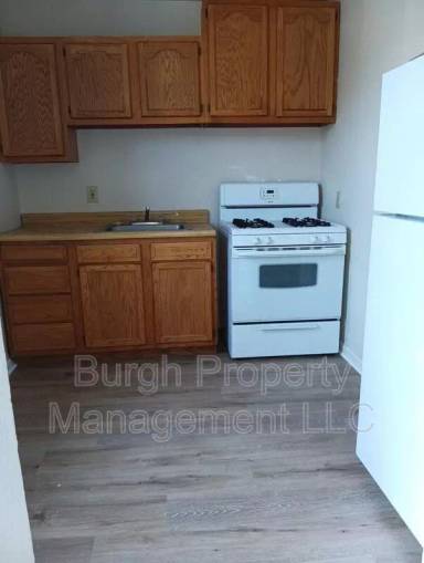 Main picture of 116 W 8th Ave