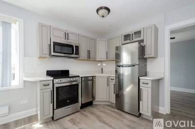 Main picture of 7710 N Sheridan Rd