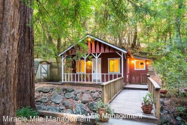 Main picture of 300 Montezuma Ave