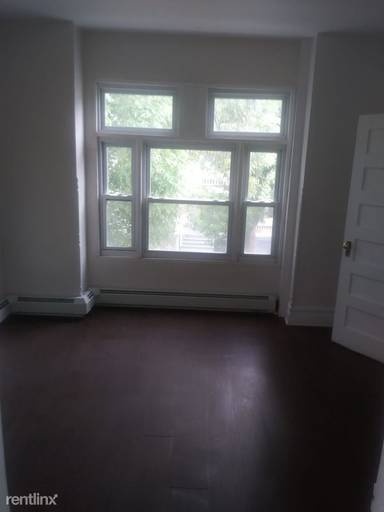 Main picture of 327 Main St