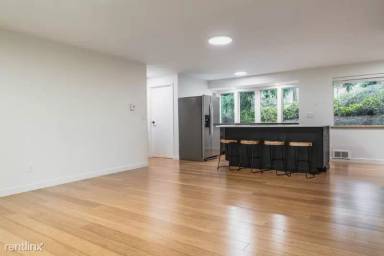Main picture of 862 Hyak Way