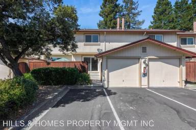 Main picture of 4609 Harbor Ln