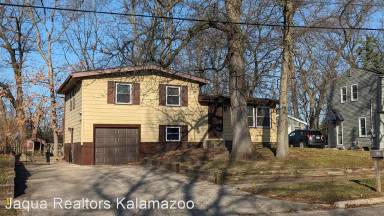 Main picture of 6102 Peachtree St