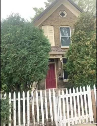 Main picture of 606 S 3rd St