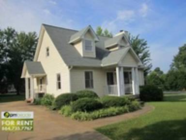 Main picture of 101 Bishop Dr