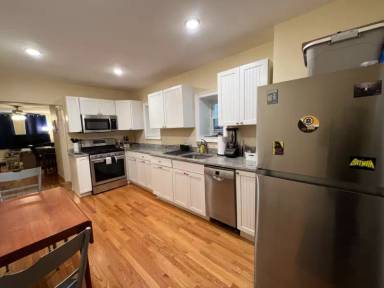 Main picture of 28 Otis St