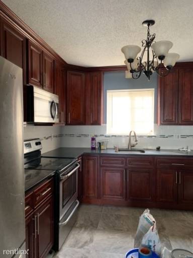 Main picture of 1161 E Main St